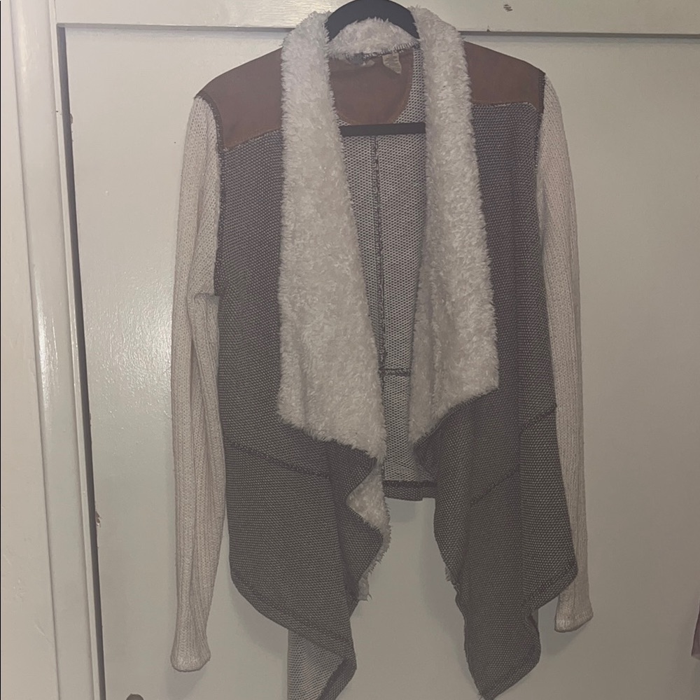 BKE Women's size  large Sweater cardigan / preowned